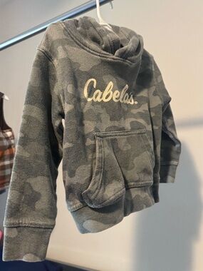 Cabela's Hoodie. Blue Gray Camo pattern. Size 2T. Soft!